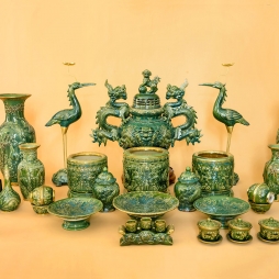 Bộ đồ thờ cúng men Ngọc Lục Bảo họa tiết đắp nổi Bộ đồ thờ cúng men Ngọc Lục Bảo họa tiết đắp nổi