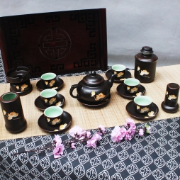 Bộ ấm chén đẹp dáng quả hồng vẽ sen vàng kèm phụ kiện (Men nâu) Bộ ấm chén đẹp dáng quả hồng vẽ sen vàng kèm phụ kiện (Men nâu)
