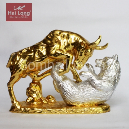 tượng trâu bằng gốm sứ dát vàng