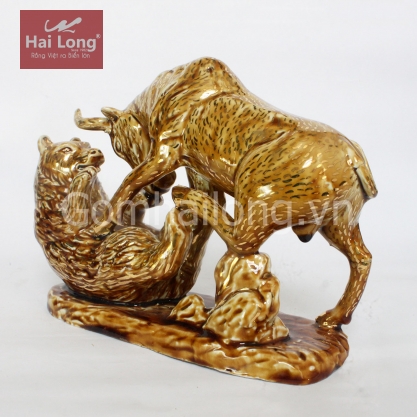 tượng trâu phong thủy vẽ vàng gốm Bát Tràng_3